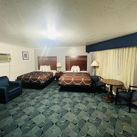 Berkshire Inn Pittsfield Bagian luar foto