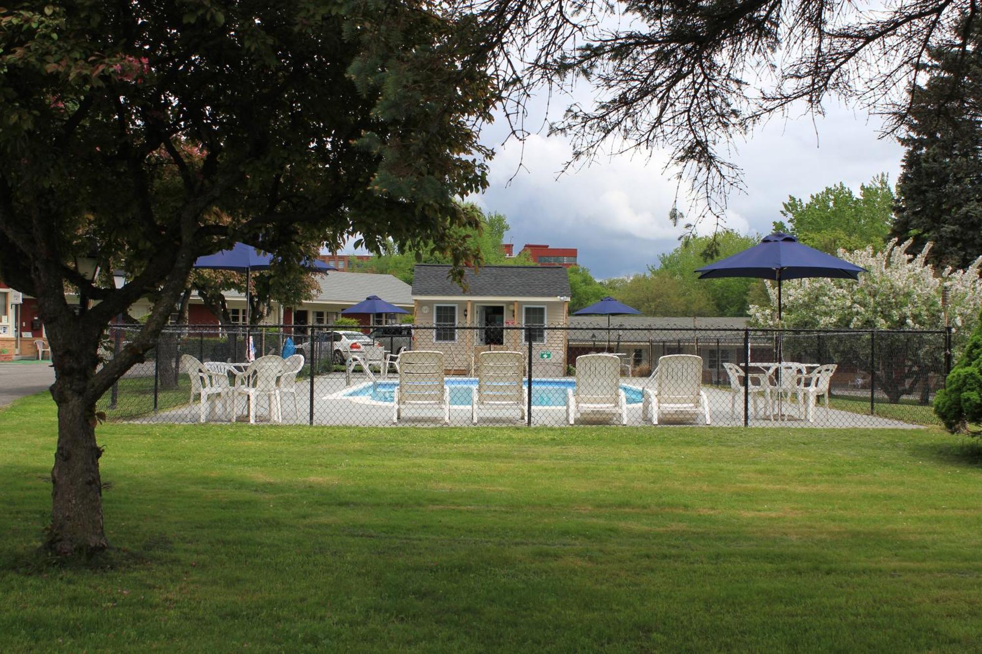 Berkshire Inn Pittsfield Bagian luar foto
