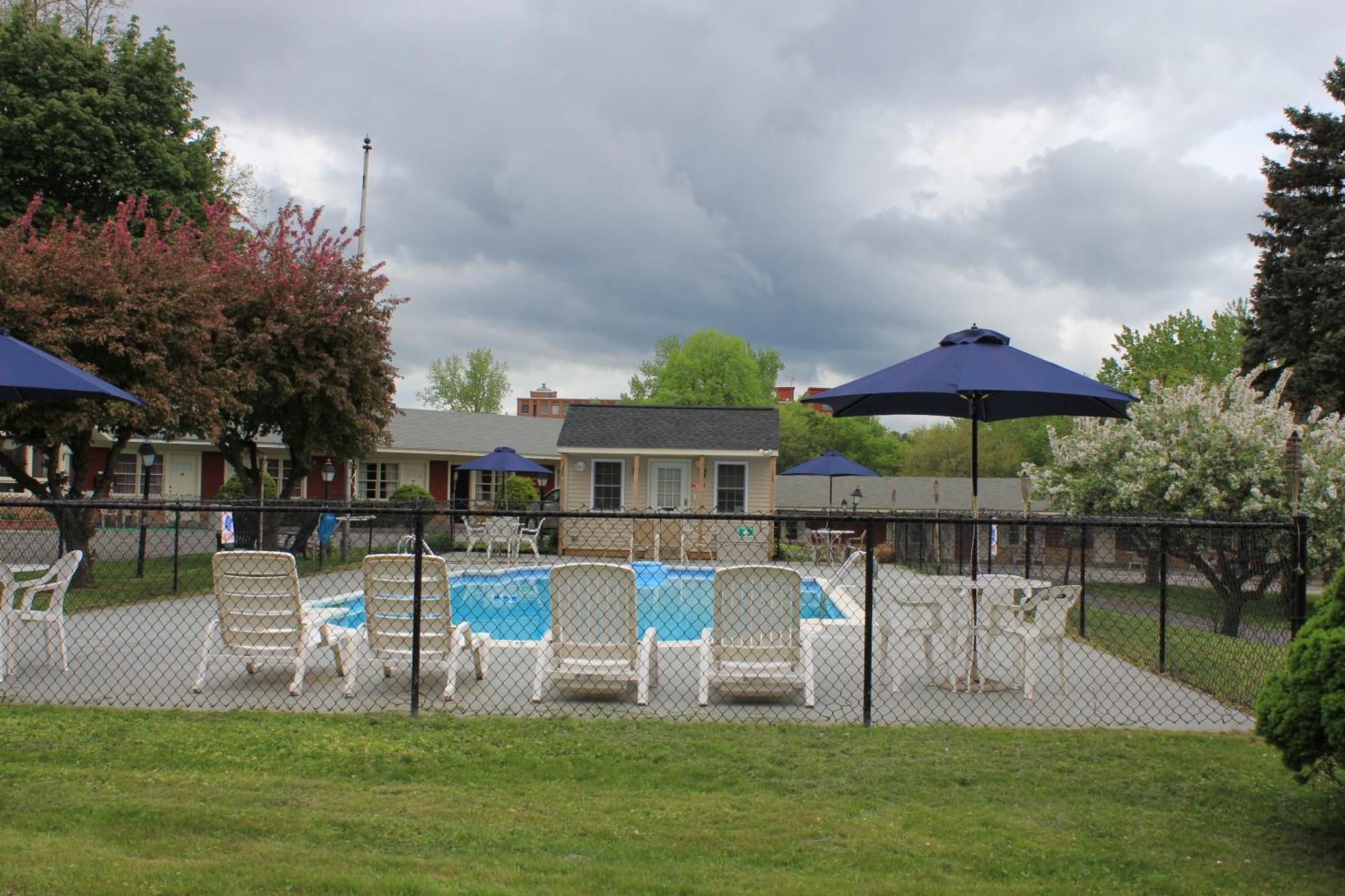Berkshire Inn Pittsfield Bagian luar foto