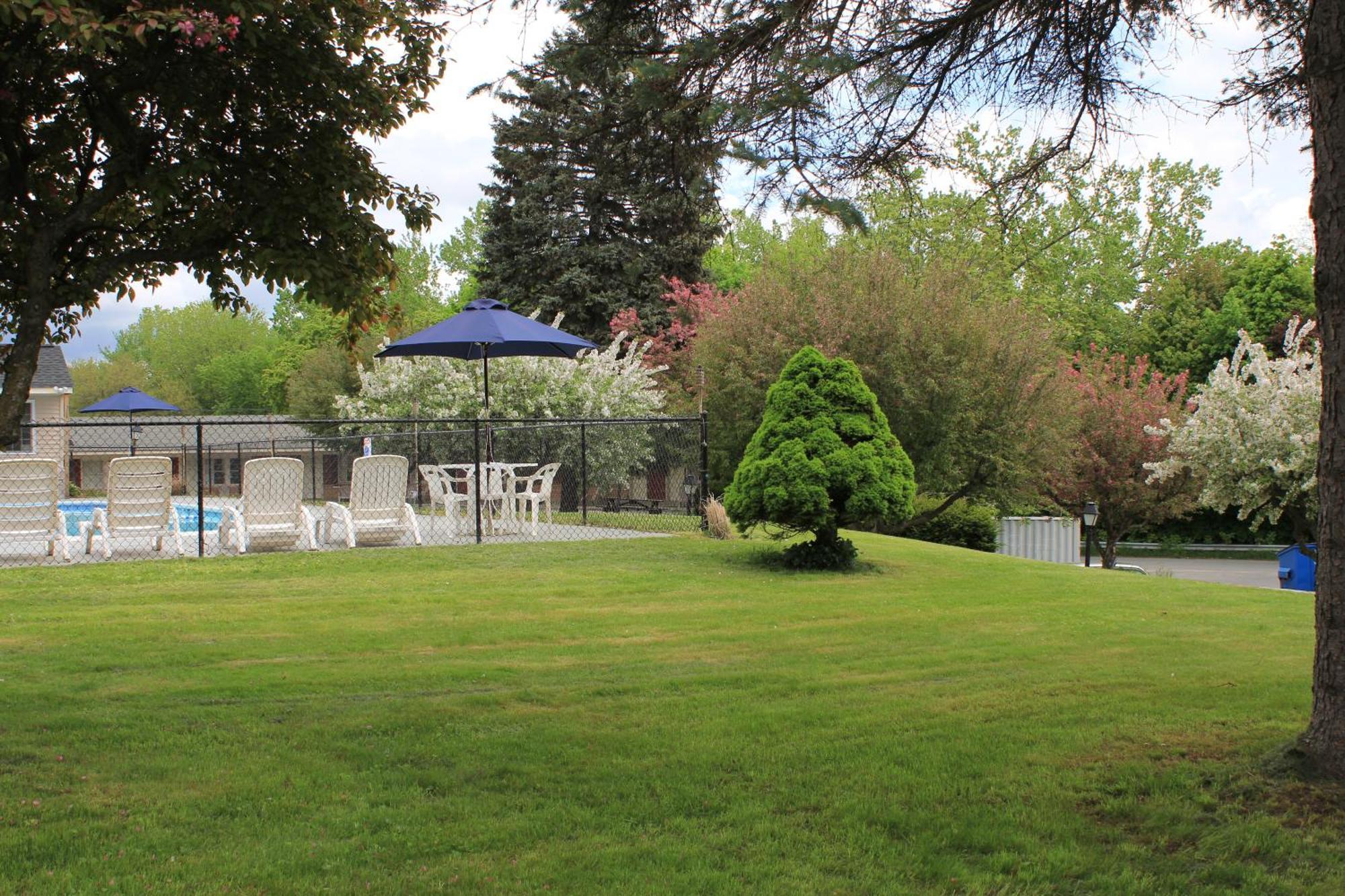 Berkshire Inn Pittsfield Bagian luar foto