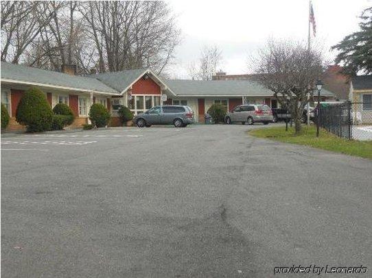 Berkshire Inn Pittsfield Bagian luar foto