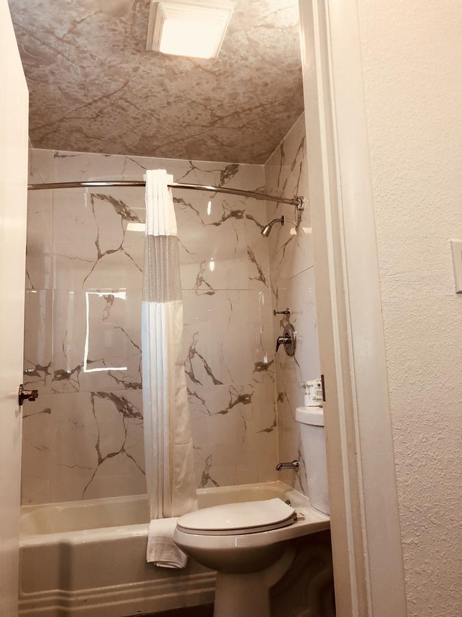 Berkshire Inn Pittsfield Bagian luar foto
