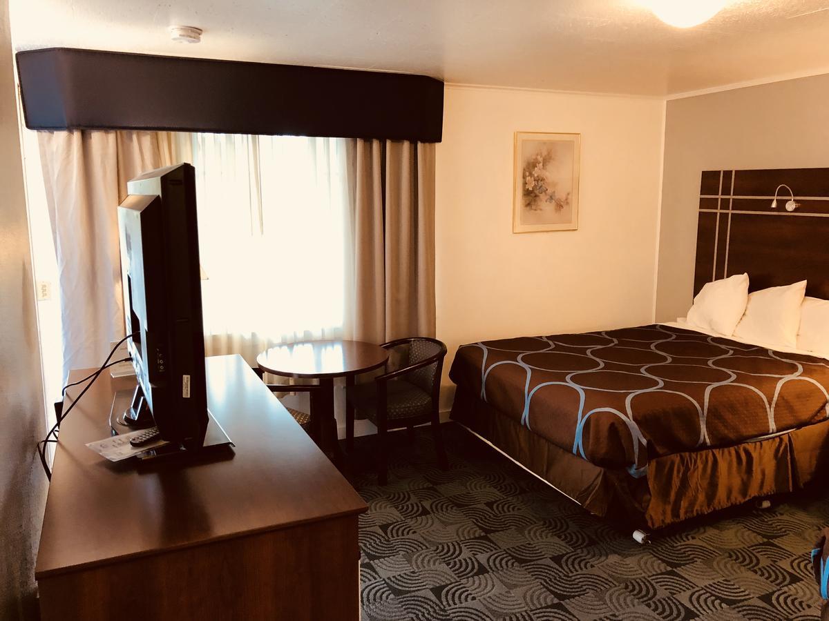 Berkshire Inn Pittsfield Bagian luar foto