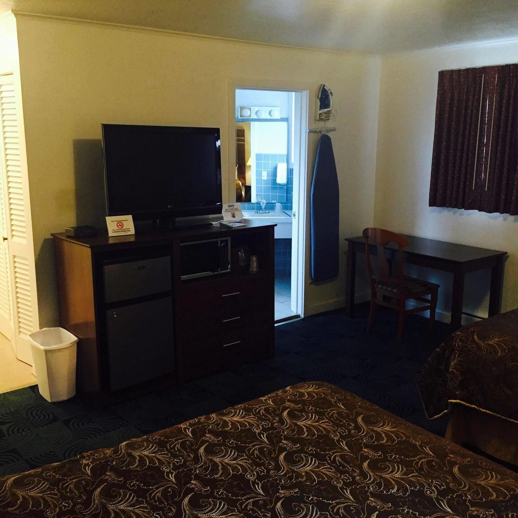 Berkshire Inn Pittsfield Bagian luar foto