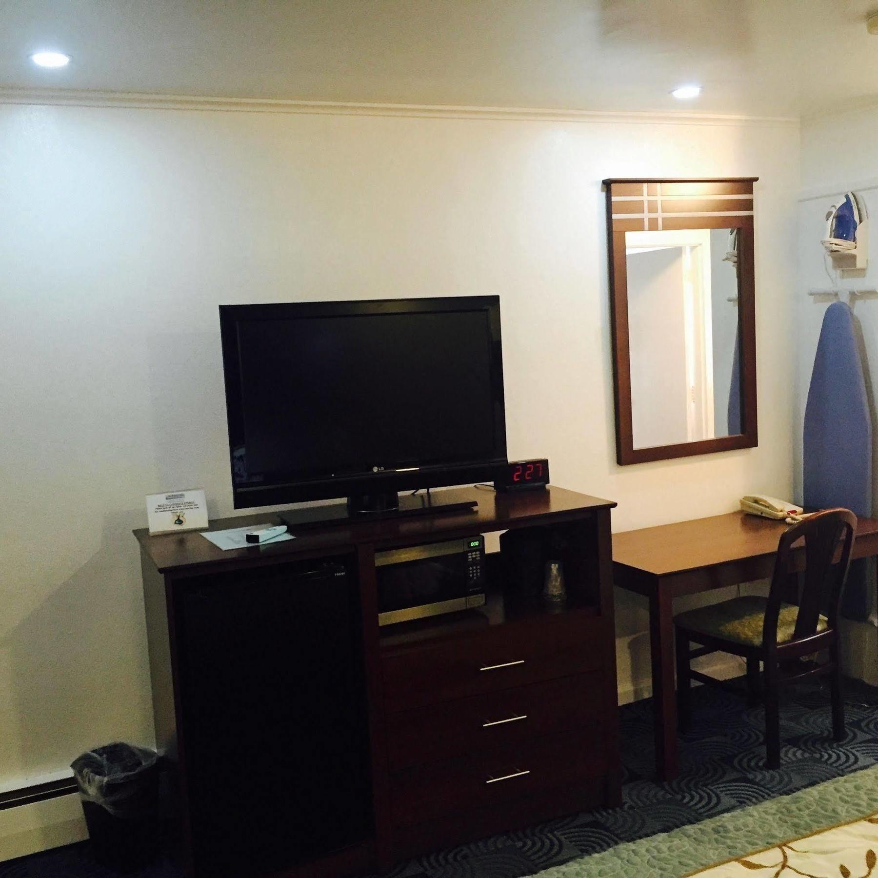 Berkshire Inn Pittsfield Bagian luar foto